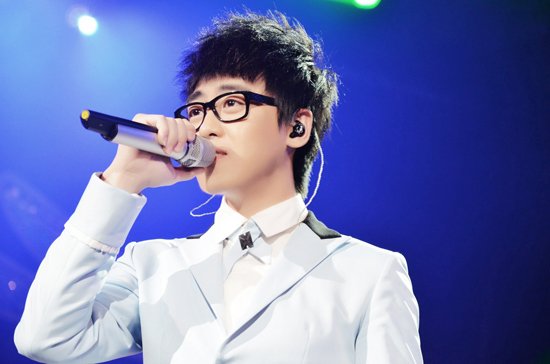 有一首歌 歌词是 你说你爱我爱我爱我爱我凭什么说……这首歌叫什么名啊?