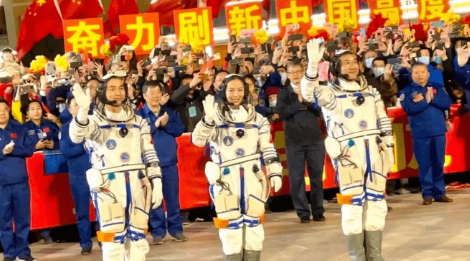 神舟十三号3位航天员依次出舱,183天“超长出差”他们都经历了什么?