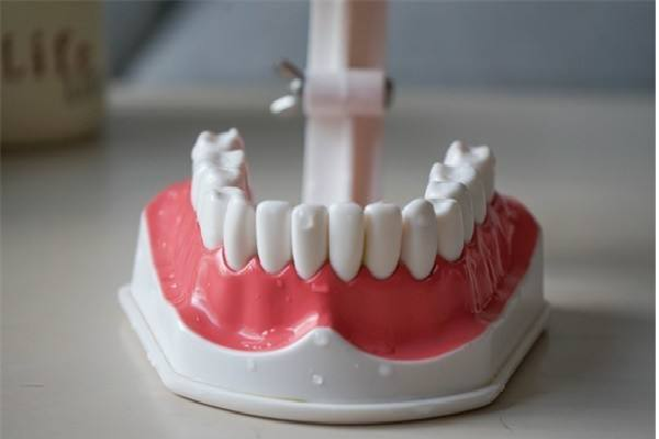 美白牙贴真的管用吗,会造成牙齿哪些变化?