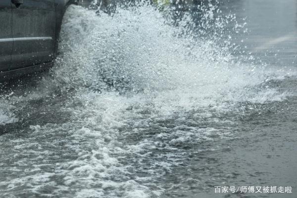 雨衣爸爸到底是谁?他就是郑州地铁遇难者的父亲吗?