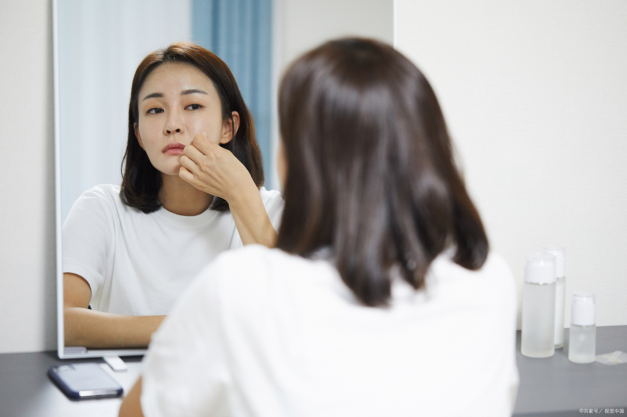 青春期的孩子脸上长了很多痘痘应该怎么办?