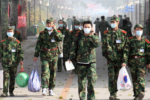 河南一军训关联13名阳性,后疫情时期,学生们的安全该如何保障?