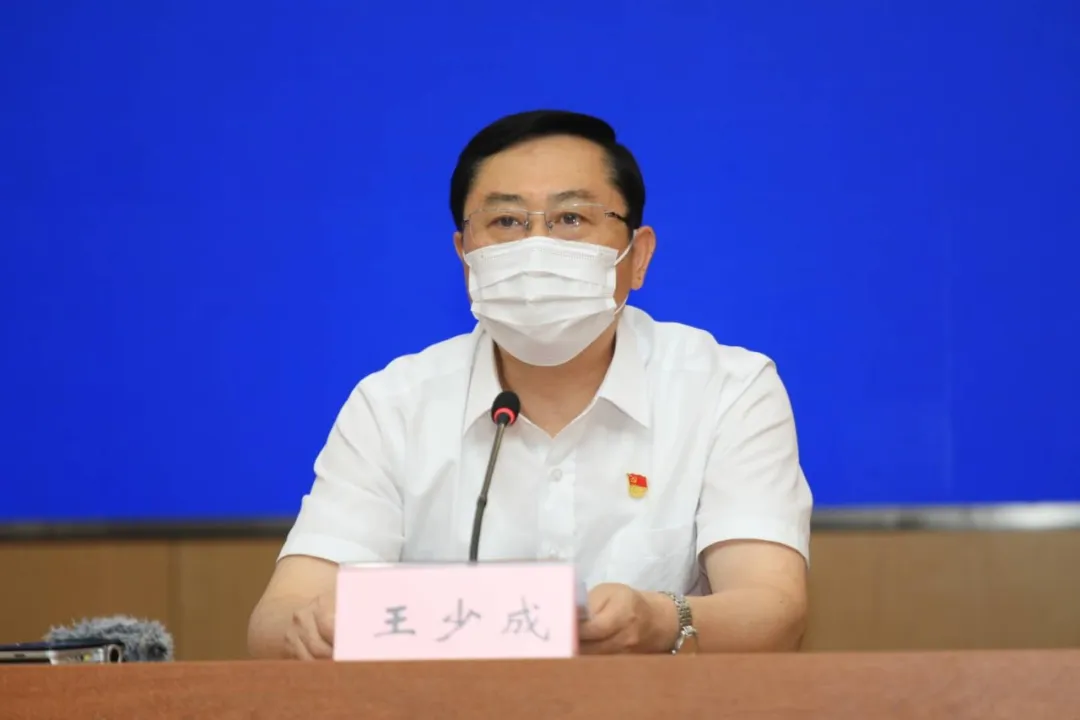 近日大连市停止聚集性就餐,疫情为何反反复复?