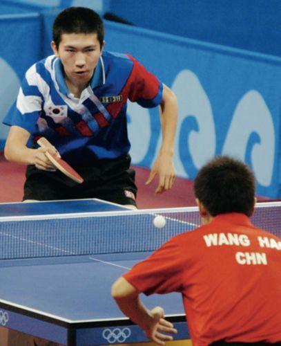 2004雅典奥运男单决赛王皓输给柳承敏冤不冤，说下理由？