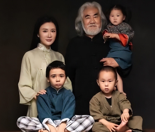 张纪中晒出离婚协议书,给前妻天价补贴,他和前妻有何纠纷?