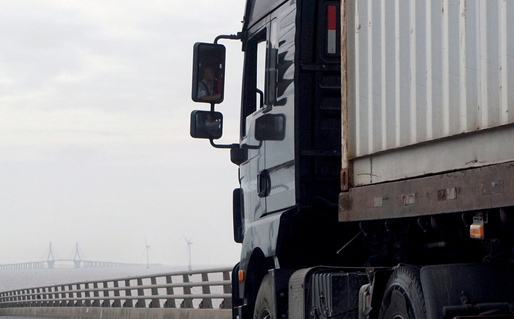 大货车上牌难,花钱找中介却能一路顺畅,自己上牌究竟难在哪儿呢?