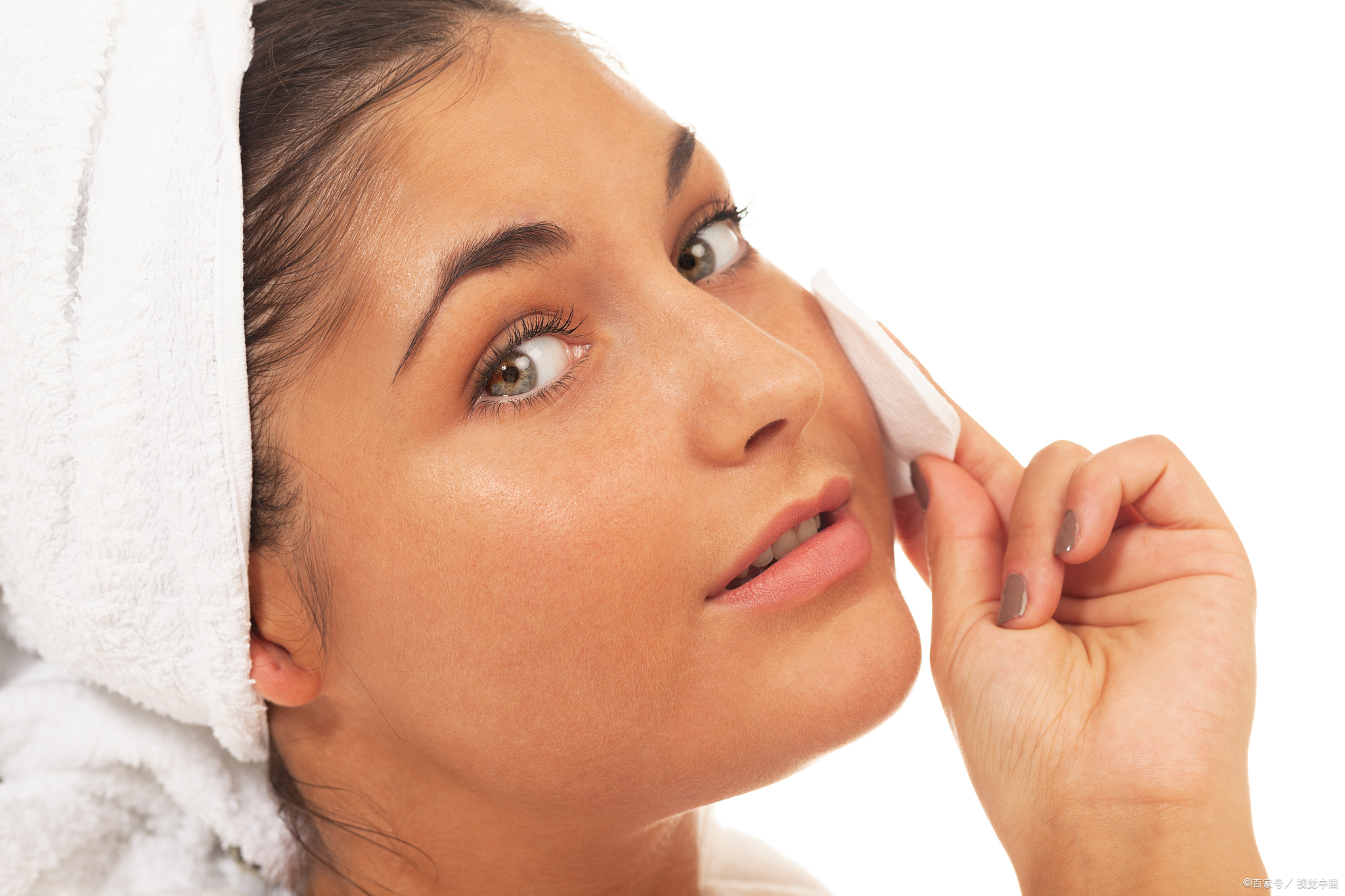 青春期的孩子脸上长了很多痘痘应该怎么办?