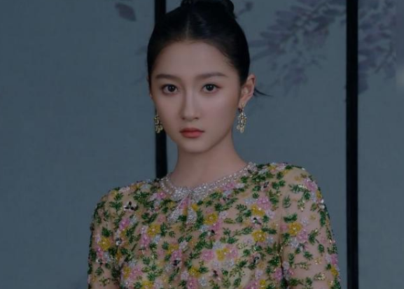 狗仔镜头下的关晓彤是什么状态？