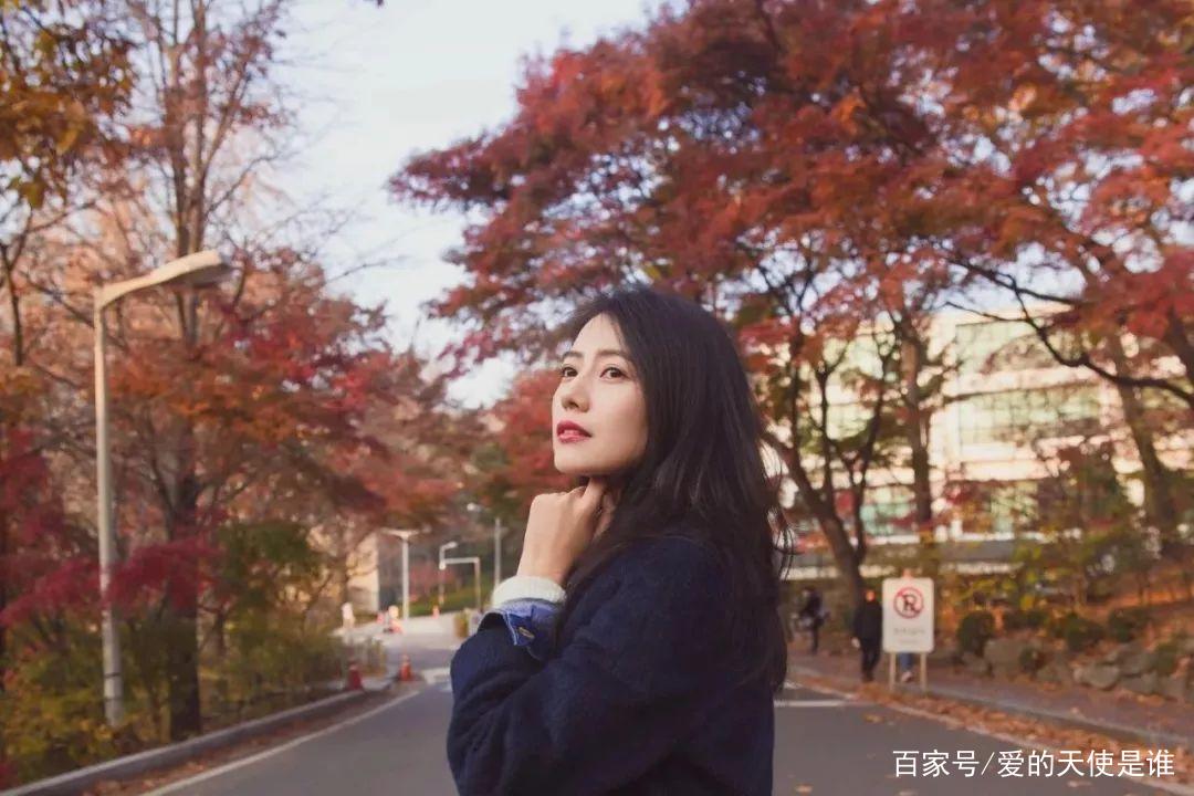 高圆圆飞奔过马路被网友偶遇,淡出荧屏的她,如今过的怎么样?