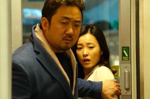 在电影《釜山行》中,丧尸病毒是怎么来的,为什么传播这么快?