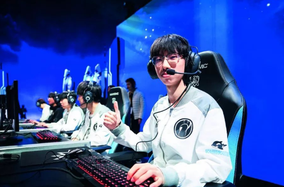 没有走过下坡路,只是停了一下,IG晋级四强是幸运还是实力?