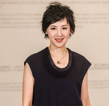 从主持人到阔太,为爱情离开东方卫视,50岁王津元到底过得怎么样?