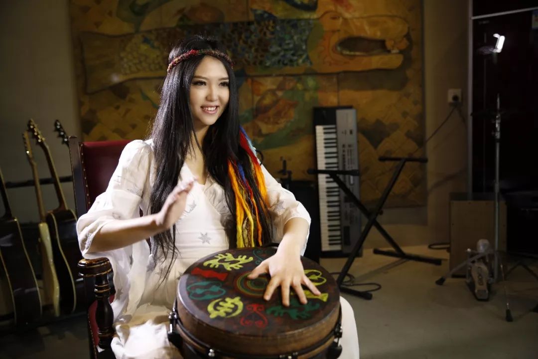 就在这一瞬间才发现你就在我身边。 歌词,是什么歌