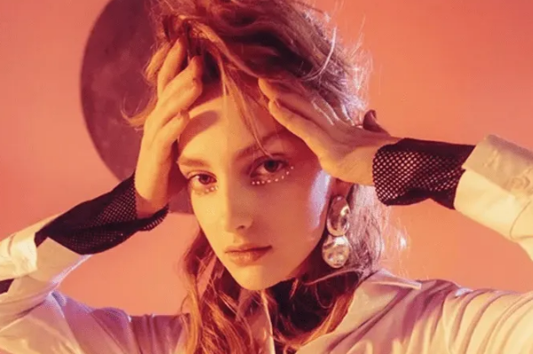 可以将本地视频换脸的软件哪个好用?