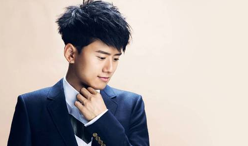 张杰发微博称带手机做核磁共振,被网友批说谎,他是没文化还是做广告?