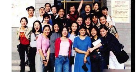 北电班主任崔新琴怎么评价赵薇和黄晓明?