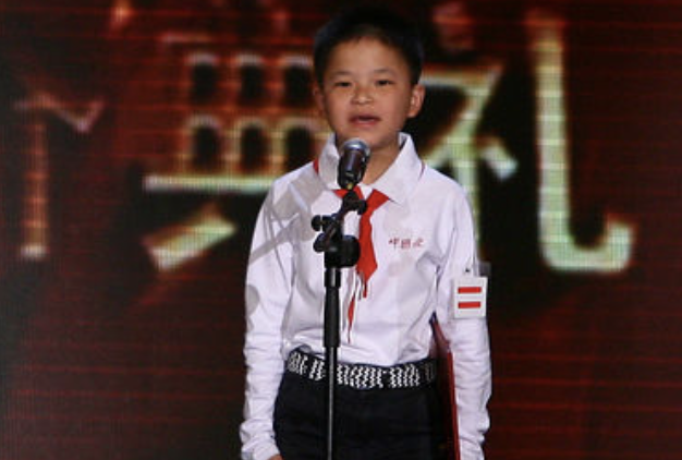 当初汶川地震中9岁小英雄林浩,当着全国人面发誓考清华,现在他在做什么?