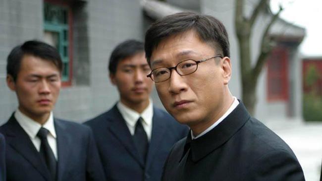 《潜伏》里的逃犯是哪个角色？