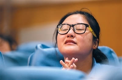 为了孩子的高考，父母和老师究竟有多拼？