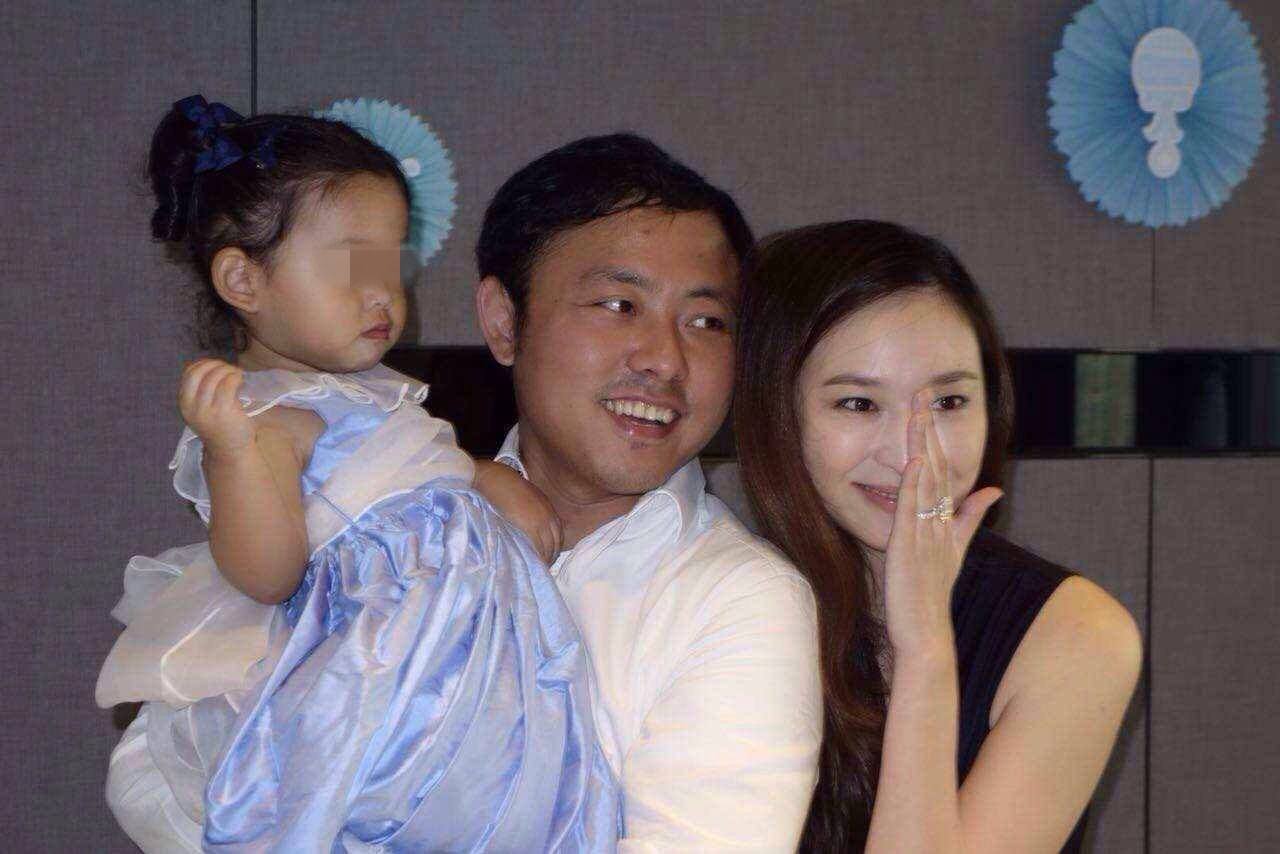 曝纪晓波因欠债被告上了法庭,吴佩慈对此有何回应?