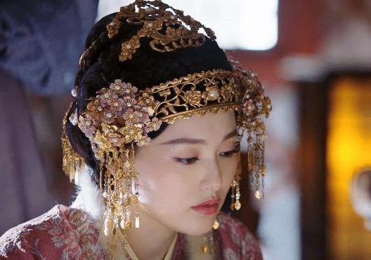 耶律贤明明娶了白月光萧燕燕,为什么还爱上了宠妃?