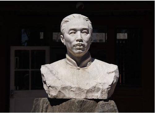 由程步高执导的电影春蚕改编自谁的同名