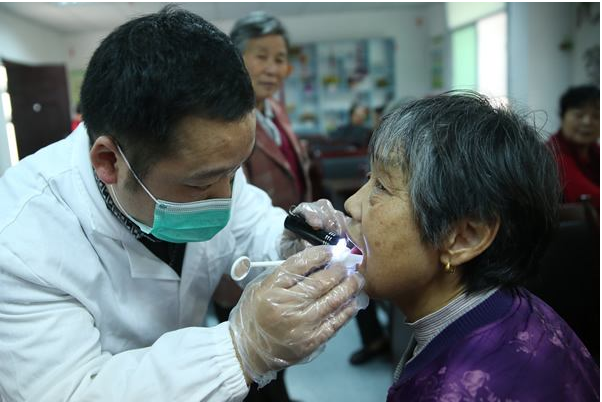 美白牙贴真的管用吗,会造成牙齿哪些变化?