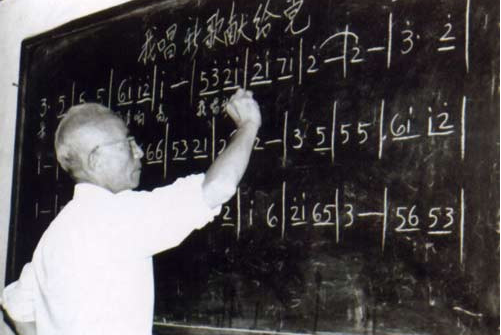 《歌唱祖国》的词曲作者是?