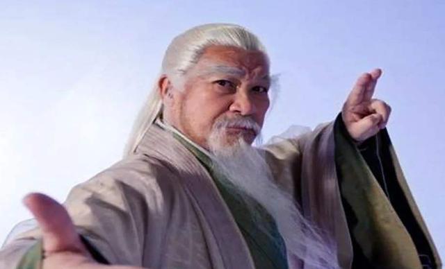 《笑傲江湖》中方证大师的武功属于什么水平?