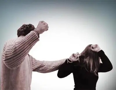 上海女医生遭男友打死,被告因有立功表现判死缓,你如何看待这一审判结果?