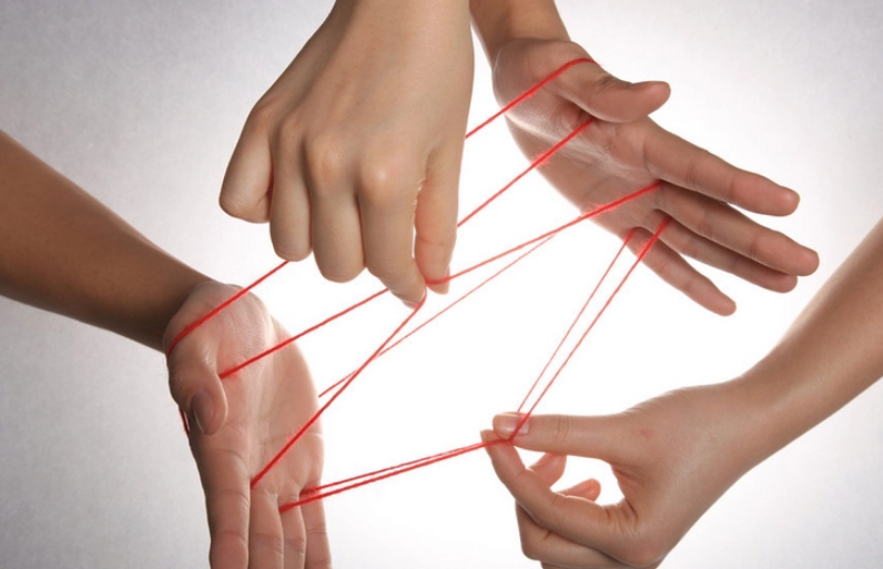 解绳子的游戏叫什么？