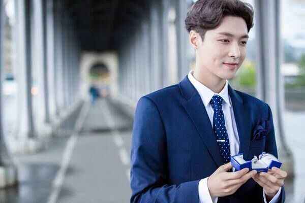 张艺兴去韩国前后面容改变大,他去韩国也整容了么?