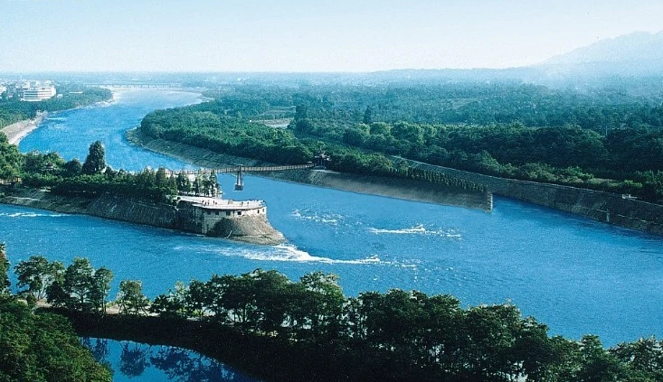 古代著名的水利工程都江堰是谁设计的?