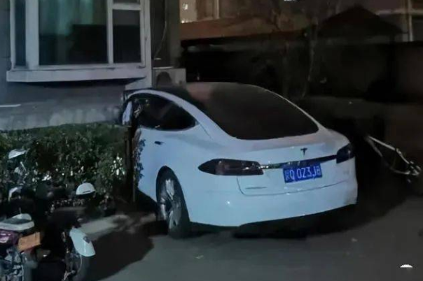 导致特斯拉刹车失灵的原因是什么?