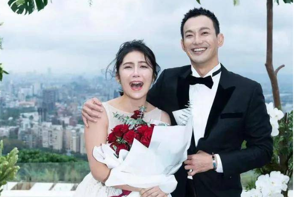 棒棒堂成员威廉官宣登记结婚 ,目前其他成员都结婚了吗?