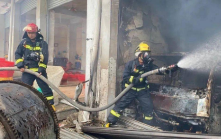 市民拍下珠海酒店爆炸一幕,现场有多猛烈?