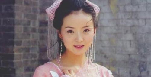 王艳23岁嫁入豪门,婚后屡遭继子及亲儿子打骂,她近况如何?