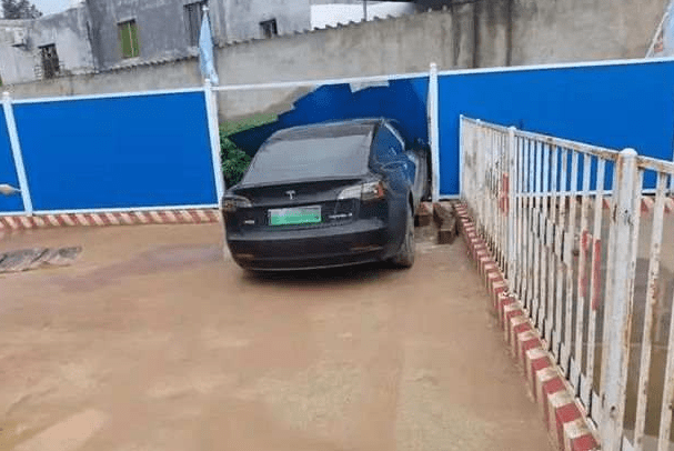 导致特斯拉刹车失灵的原因是什么?