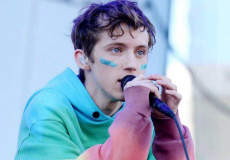 戳爷确诊感染新冠,已经打完三针疫苗,目前他的身体情况严重吗?