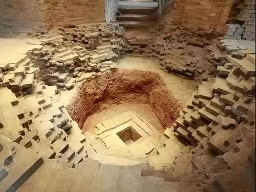 2001年雷峰塔地宫出土了什么文物,轰动了全世界?