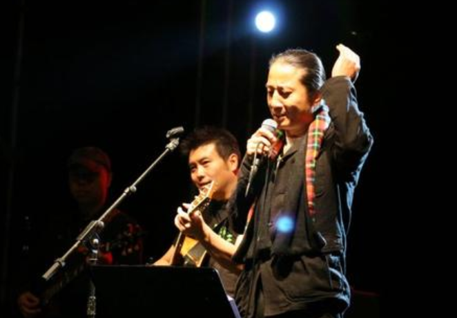 红色部队的《累》 歌词