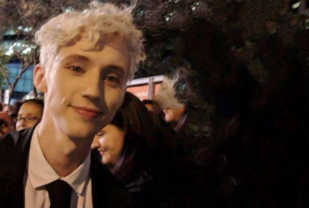 戳爷确诊感染新冠,已经打完三针疫苗,目前他的身体情况严重吗?