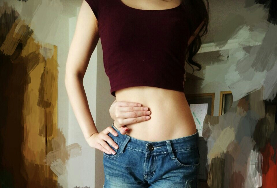 怎样的身材才能反手摸到肚脐眼?