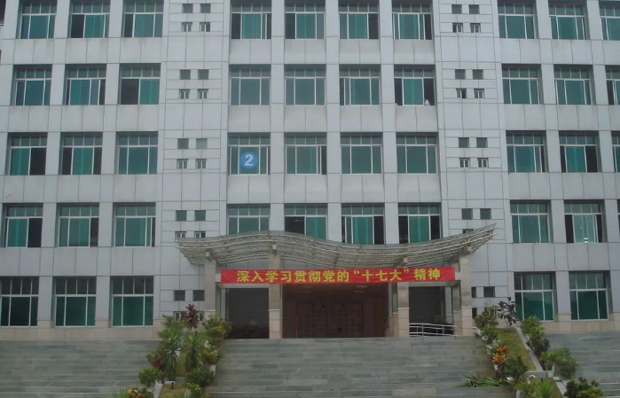 厦门有什么职业中专学校比较好,,