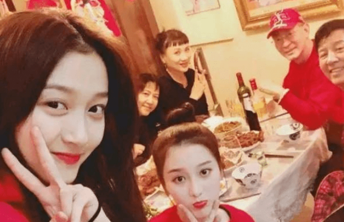 六小龄童女儿章同童至今未嫁,看到本人以后惊呆了,知道她为啥没结婚了吗?