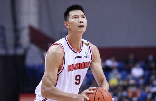 易建联跟腱断裂是怎么回事?