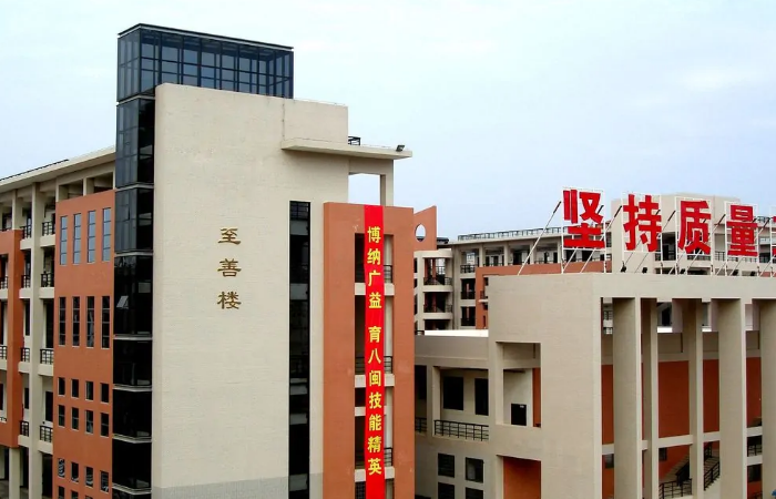 厦门有什么职业中专学校比较好,,