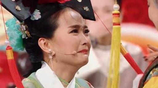 王艳23岁嫁入豪门,婚后屡遭继子及亲儿子打骂,她近况如何?