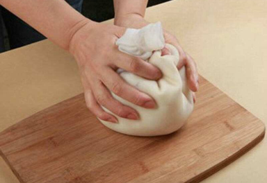 发好的面,在包包子之前再把面揉一遍可以吗?