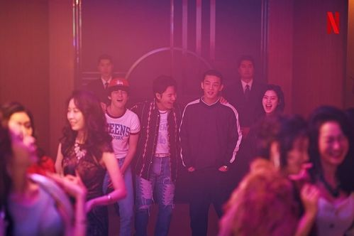 《首尔大作战》首曝剧照,刘亚仁油头大金链演绎了什么故事?